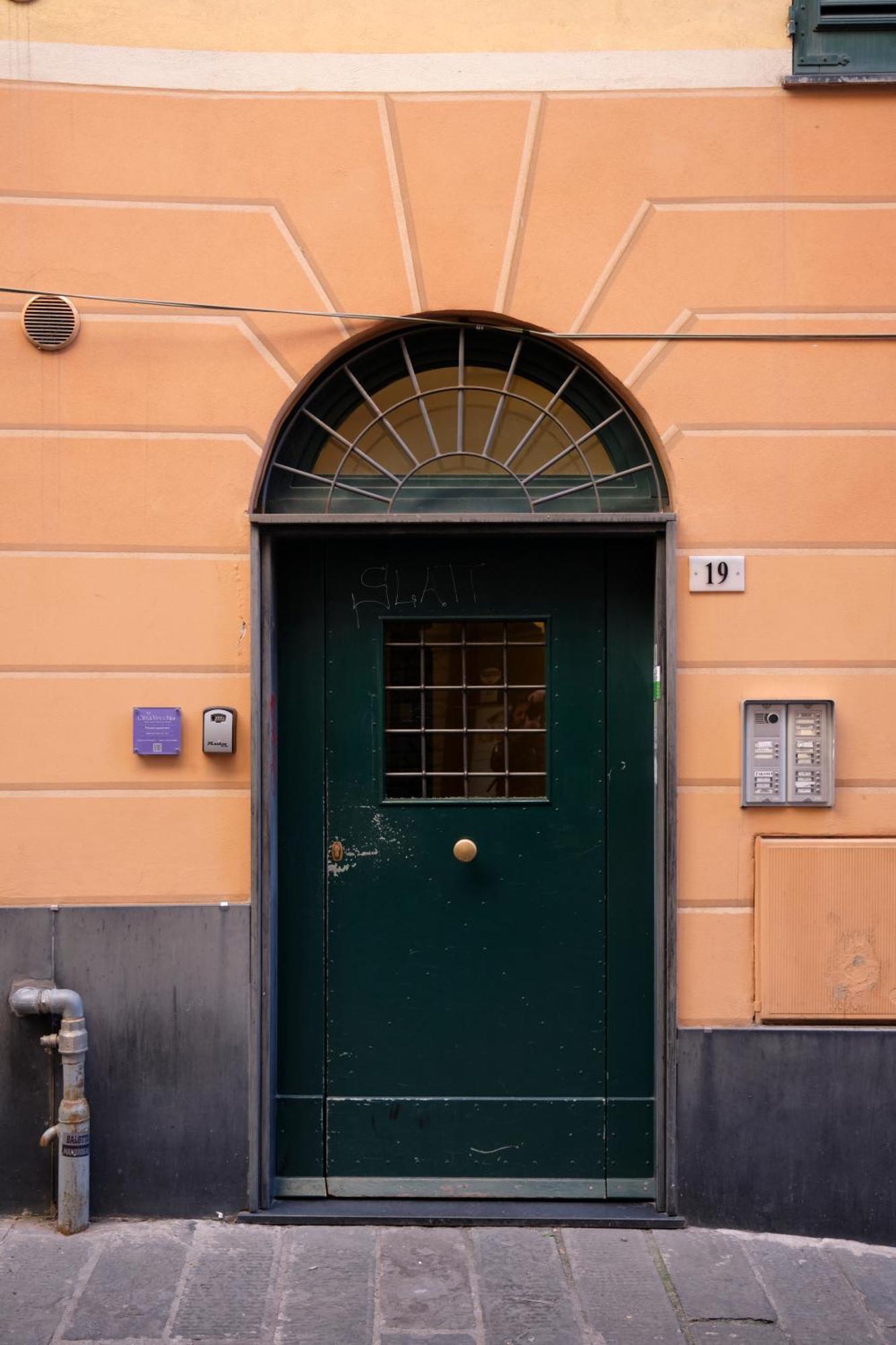 Prione'S Apartment Bis Генуа Екстериор снимка